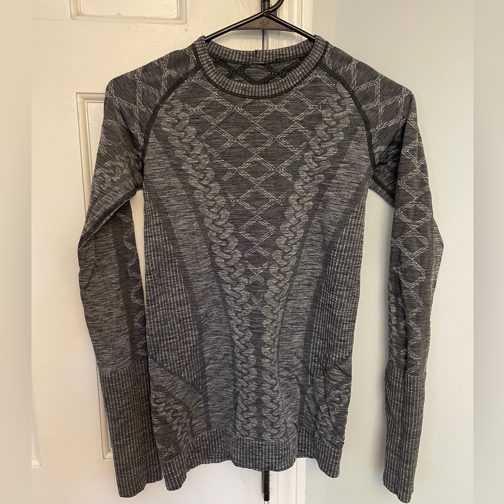 Lululemon women’s rest less pullover gray long sleeve stretchy shirt size 4